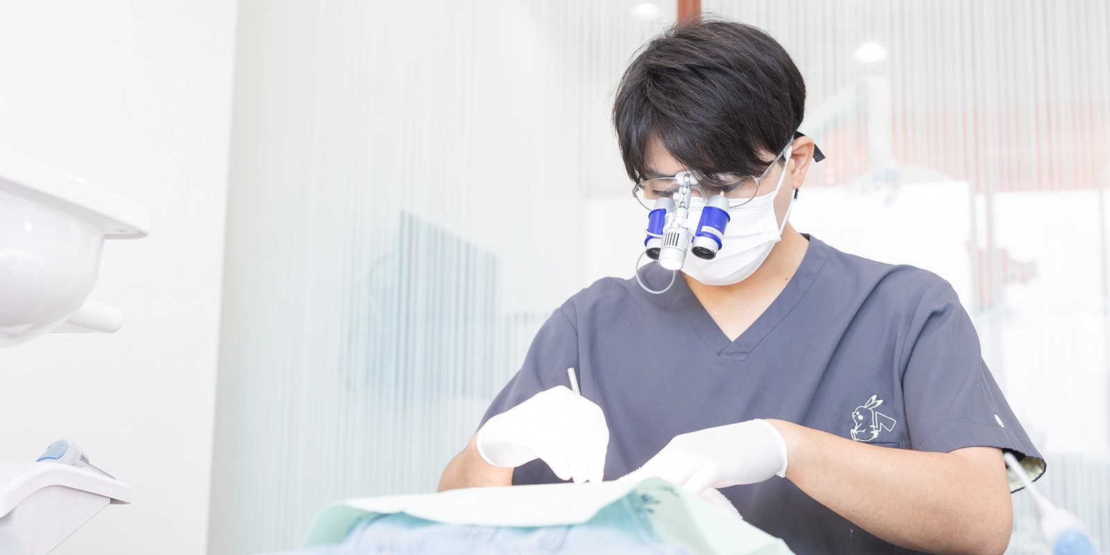 拡大鏡による細部の確認